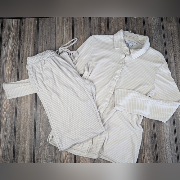 The Company Store 2-piece Pajama Set Size Small One Stain On Leg - Picture 1 of 15